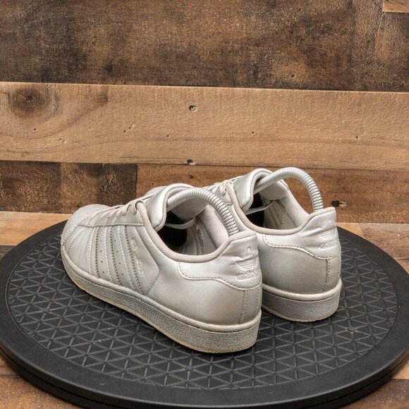 ADIDAS SUPERSTAR WOMENS ATHLETIC SHOES TRIPLE SILVER RETRO SNEAKERS SIZE 7 - Picture 6 of 9